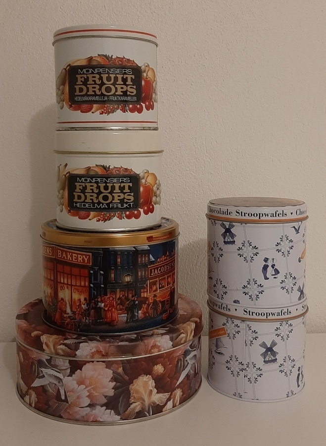 Peltipurkki pyöreä mm. Monpensiers Stroopwafels
