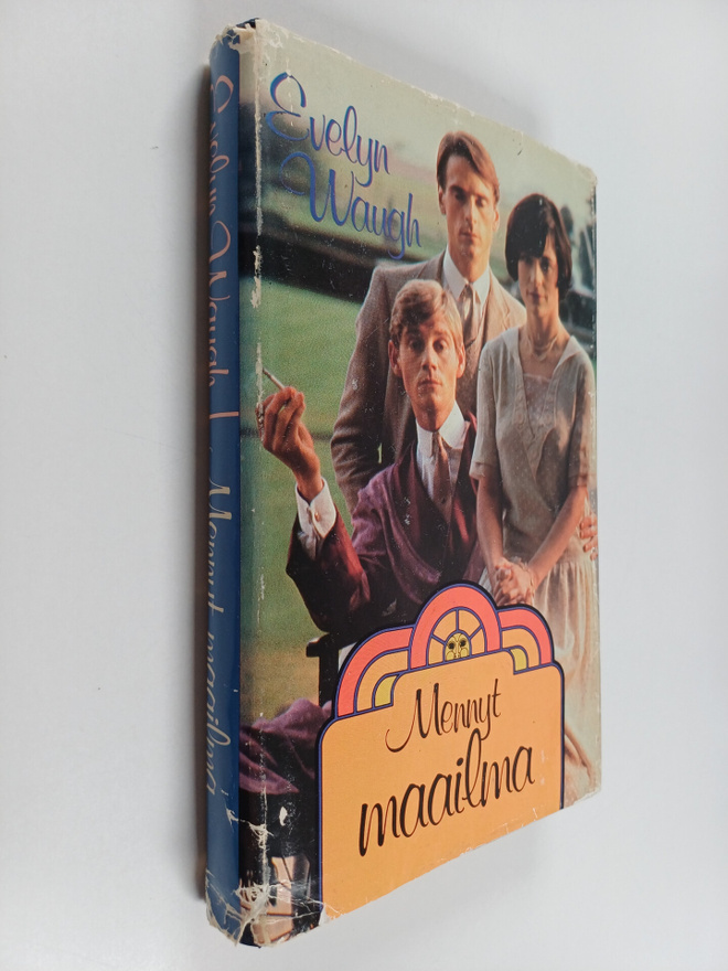 Evelyn Waugh : Mennyt maailma : kapteeni Charles Ryderin ...