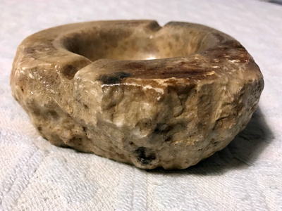 Tuhkakuppi, Genuine Alabaster