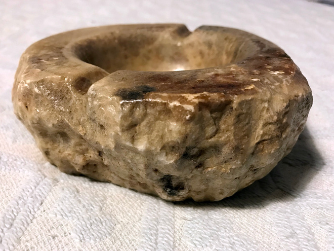 Tuhkakuppi, Genuine Alabaster