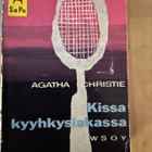 Agatha Christie; Kissa kyyhkyslakassa - pikkukuva 1