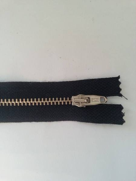 18 cm tummansininen metalli vetoketju