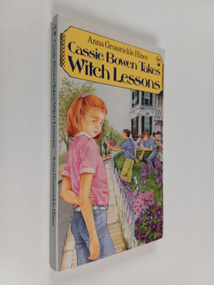 Anna Grossnickle Hines : Cassie Bowen Takes Witch Lessons