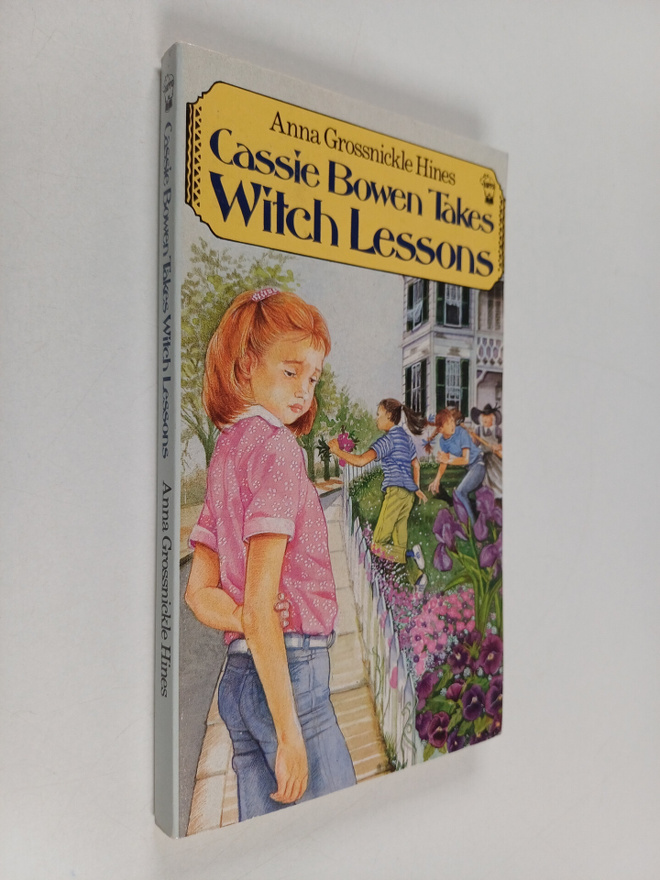 Anna Grossnickle Hines : Cassie Bowen Takes Witch Lessons