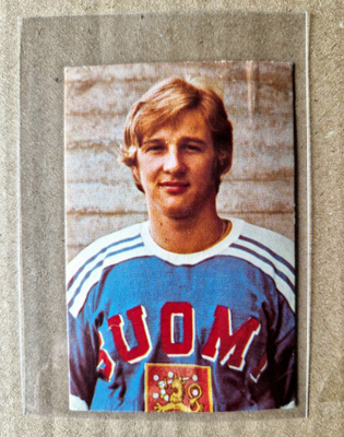 HELLAS MM JÄÄKIEKKO JENKKI 1972. Pertti Valkeapää 21
