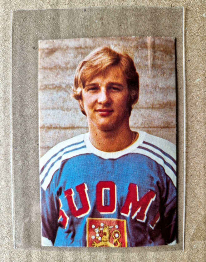 HELLAS MM JÄÄKIEKKO JENKKI 1972. Pertti Valkeapää 21