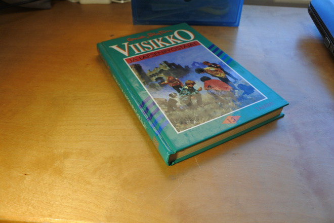 Enid Blyton: Viisikko ja lapsenryöstäjät, sidottu, hyvä