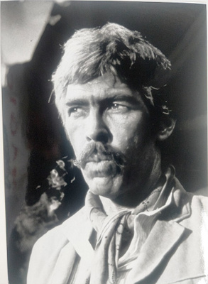 Pressikuva: Maahan, senkin hölmö (Sergio Leone)