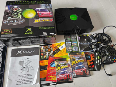 Xbox konsoli + oheistarpeet ja peli