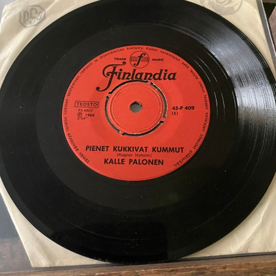 KALLE PALONEN: Pienet kukkivat kummut * Sinua kaipaan * 1969