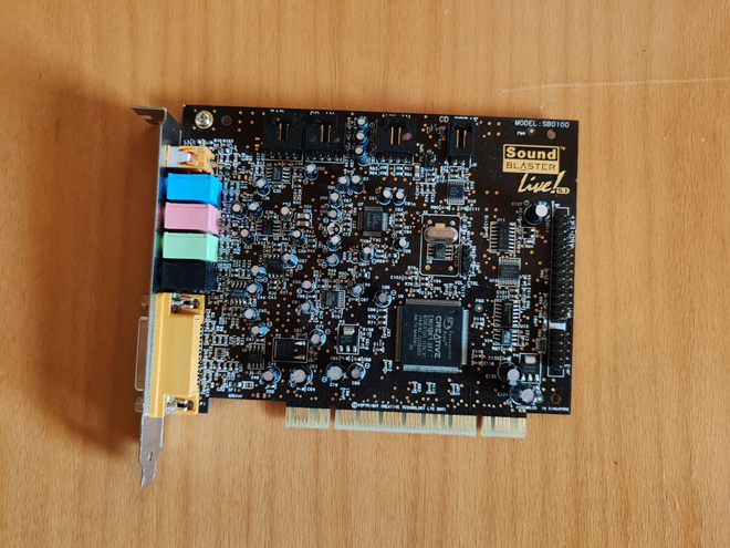 Sound Blaster Live 5.1 SB0100 (viallinen?)
