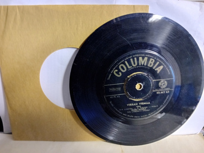 7"  single Irmeli Mäkelä:  Virran viemää