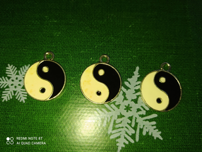 Yin ja Yang "riipukset" 23mm 1,20e kpl