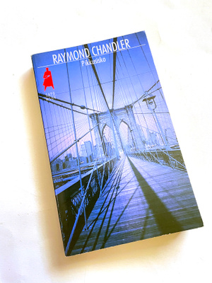 CHANDLER, Pikkusisko - kirja