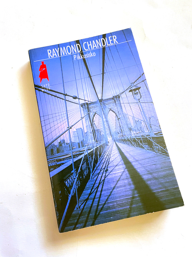 CHANDLER, Pikkusisko - kirja