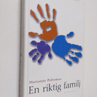 Marianne Peltomaa : En riktig familj (signeerattu) - pikkukuva 1