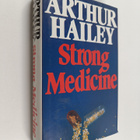 Arthur Hailey : Strong medicine - pikkukuva 1