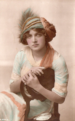 Vanha postikortti- Gladys Cooper, näyttelijä