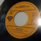 VICKY ROSTI - NÄINKÖ AINA MEILLE TÄÄLLÄ KÄY M- 7'' SINGLE - pikkukuva 2