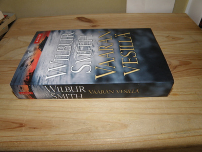 Wilbur Smith Vaaran vesillä (nidottu)