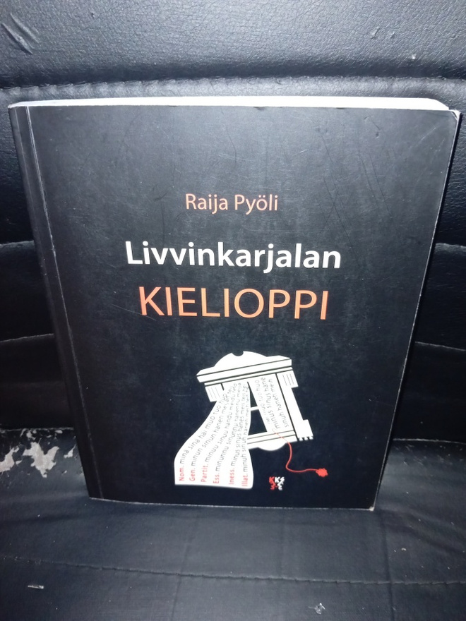 Raija Pyöli : Livvinkarjalan Kielioppi  ( SIGNED  ) SIS POST