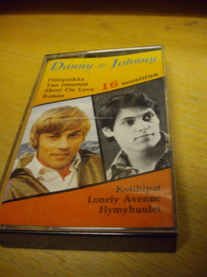 DANNY & JOHNNY C-Kasetti ( Sis.postikulut )