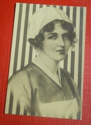 Hymyilevä tyttö 1921 (K9)