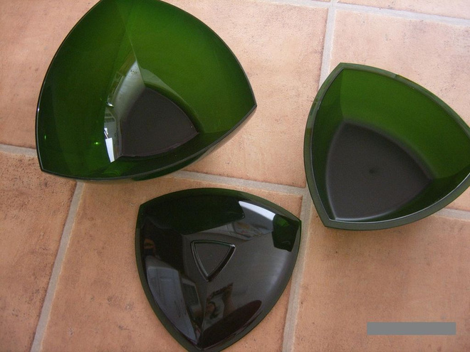 Tupperware  Lotuskulho 4l,  ja kannellinen Lotuskulho 2,2l