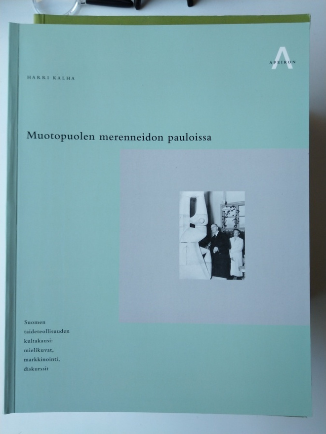 Harri Kalha Muotopuolen merenneidon pauloissa
