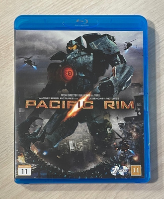 Guillermo del Toro: PACIFIC RIM – Hyökkäys Maahan (2013)
