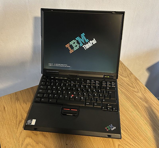 Retro IBM ThinkPad T21 kannettava