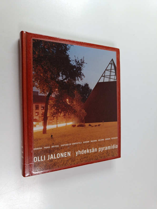 Olli Jalonen : Yhdeksän pyramidia, eli, Kertomus yhdeksäs...