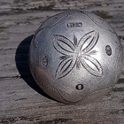 Hopeinen Nappi? Leimalla R 5. Halkaisija - 24 mm. Vuodelta - - pikkukuva 2