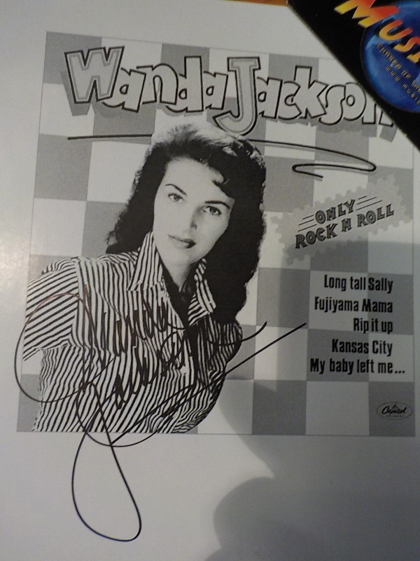 WANDA JACKSON KUVA NIMMARILLA