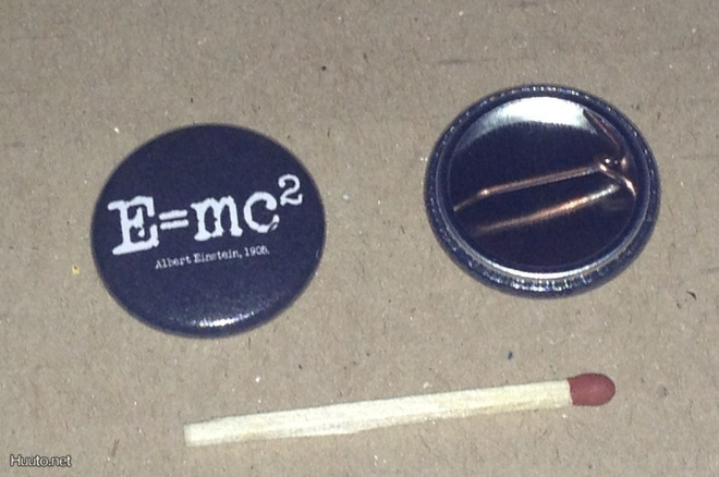 E=mc2 Albert Einstein rintanappi 1" h4