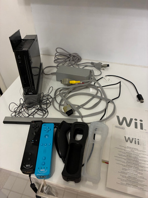 Nintendo wii konsoli + ohjaimet