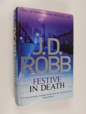 J. D. Robb : Festive in death