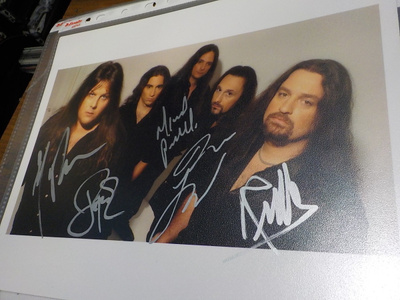 SYMPHONY X PROMOKUVA KOKO BÄNDIN NIMMAREILLA (+)