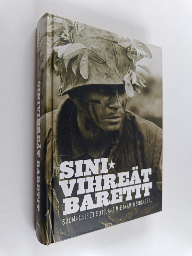Kari Kallonen : Sinivihreät baretit : Suomalaiset sotilaa...