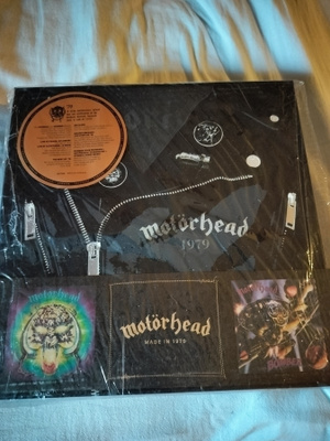 Motörhead 1979 Box Set  (5LP +7 Inch Vinyl+Book+merchandise)
