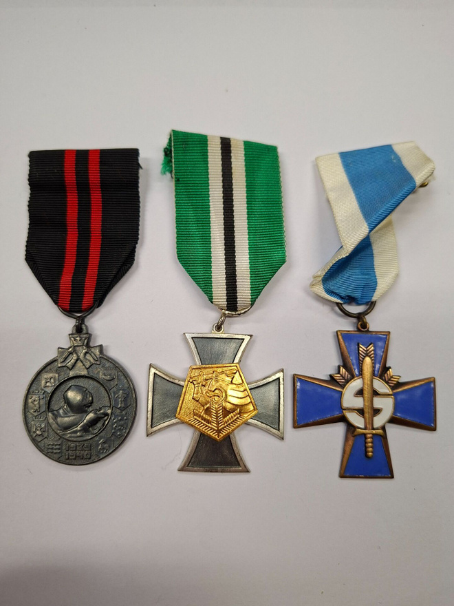 Kolme mitalia
