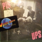 PIN UPS - A MIDDLE-AGED HOUSEWIFE.. - FIN 1983 M-/M- 7" - pikkukuva 1