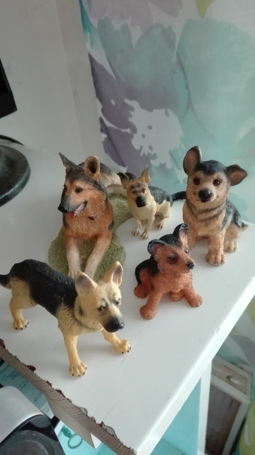 5 kpl SAKSANPAIMENKOIRA FIGUUREITA