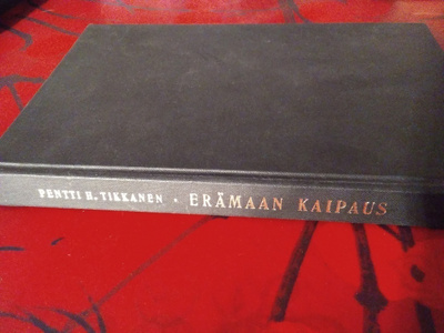 PENTTI H. TIKKANEN : ERÄMAAN KAIPAUS