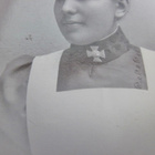 VANHA CDV Valokuva Sairaanhoitaja KIVA Kaulamerkki 1900-l - pikkukuva 2