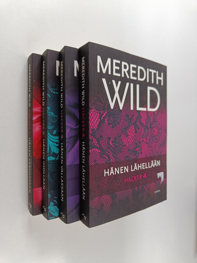 Meredith Wild : Hacker 1-4 : Hänen verkossaan ; Hänen iho...