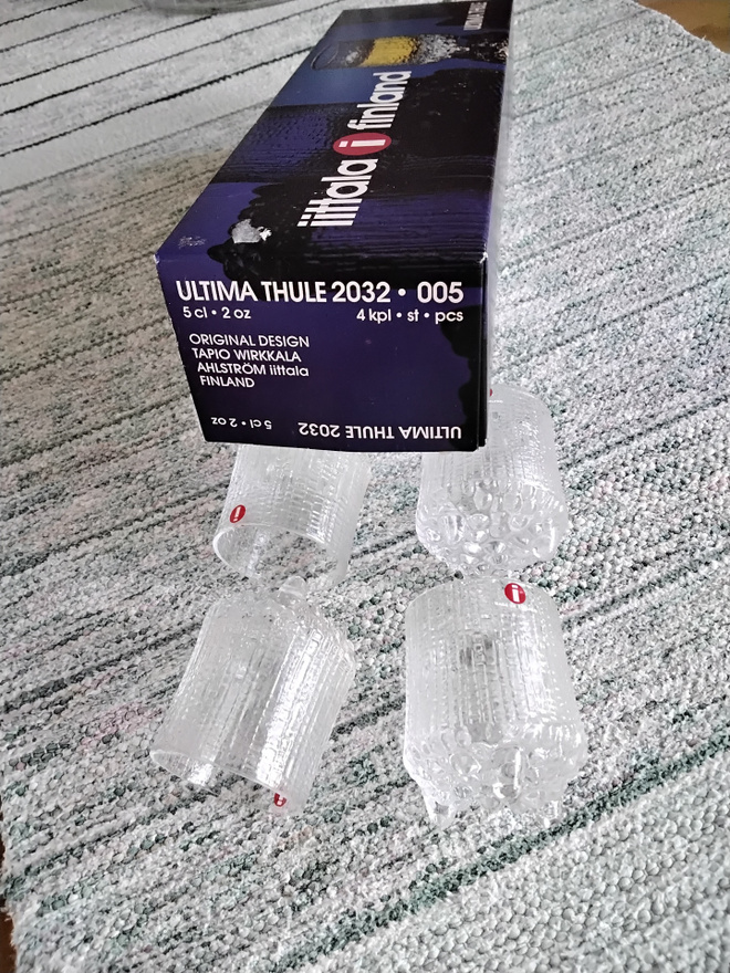 Ultima Thule snapsilasit pakkauksessa