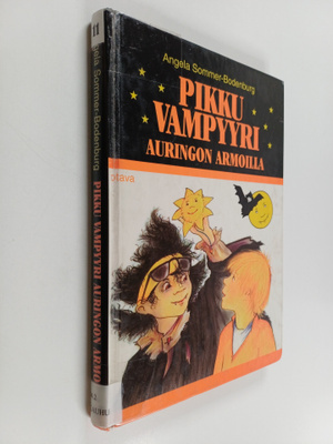 Angela Sommer-Bodenburg : Pikku vampyyri auringon armoilla