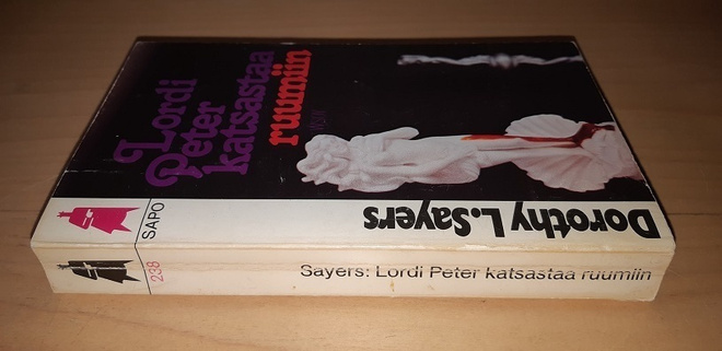 Dorothy Sayers : Lordi Peter katsastaa ruumiin ,1p