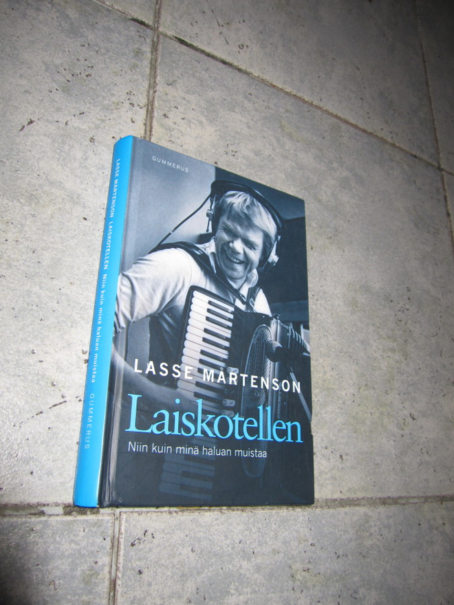 Lasse Mårtenson - Laiskotellen: niin kuin minä..SIGNEERAUS